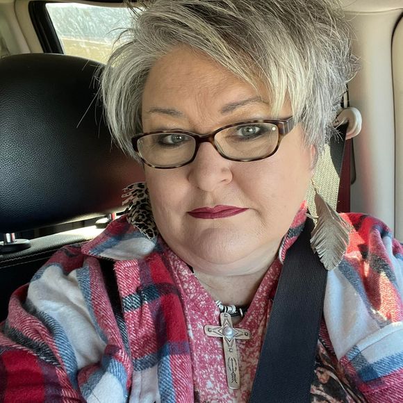 Meet your Posher, Amy - Picture 1 of 1